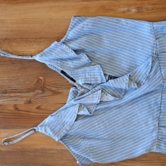 Gently worn 1250°C adorable short rompers in crisp blue/white pinstripe. Sz s - Picture 2 of 8